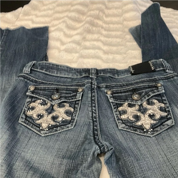 Antique Rivet Women’s Raw Hem Embellished Jeans Size 28 - Picture 4 of 15